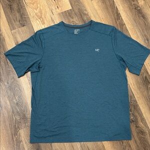 Arc’teryx blue/green short sleeve mens size x-large shirt